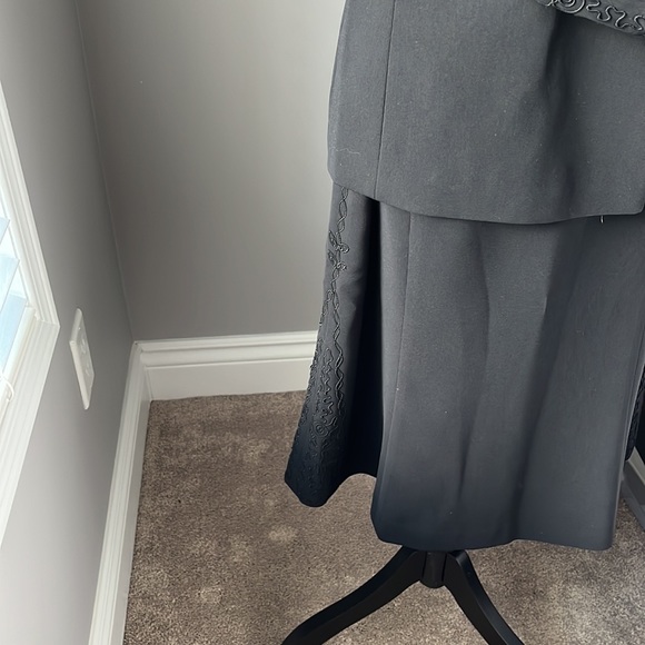 J Micheals black suit. Skirt is 12 and Jacket is a 10. - Picture 2 of 3